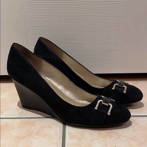 ✨Host Pick✨Bandolino Black Suede Wedge Heels - Picture 5 of 6